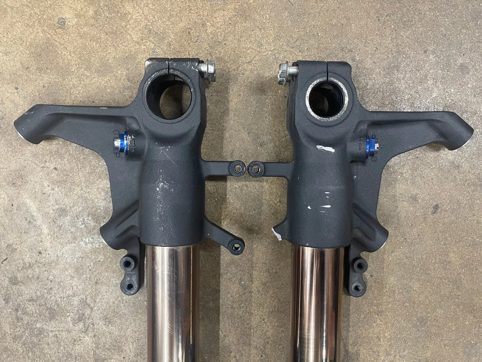 Suspensión horquillas negras izquierda derecha Suzuki GSXR600 GSXR 600 GSXR750 750 2006 2007 Foto 2 de 4