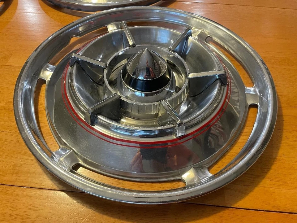 1961 Buick Deluxe 15" Hubcaps, Electra 225,  Lesabre,  Invicta Special - Image 2 of 4