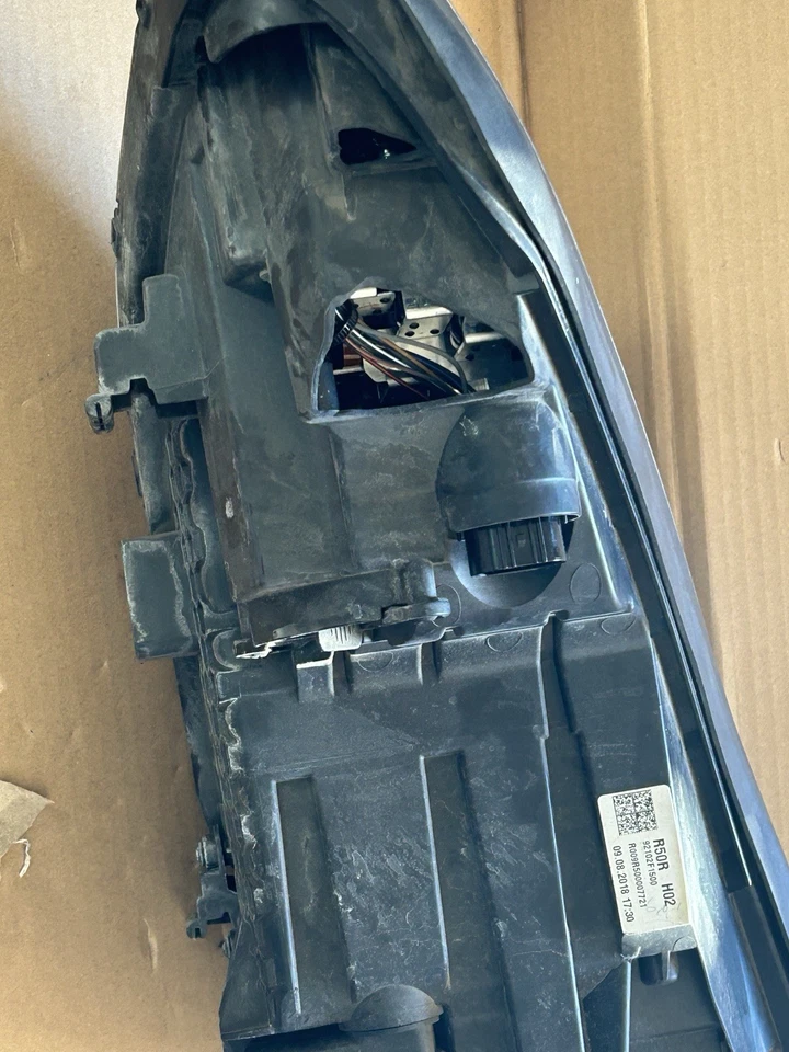 PROIETTORE DESTRO PER KIA SPORTAGE (18-22) - Immagine 3 di 4