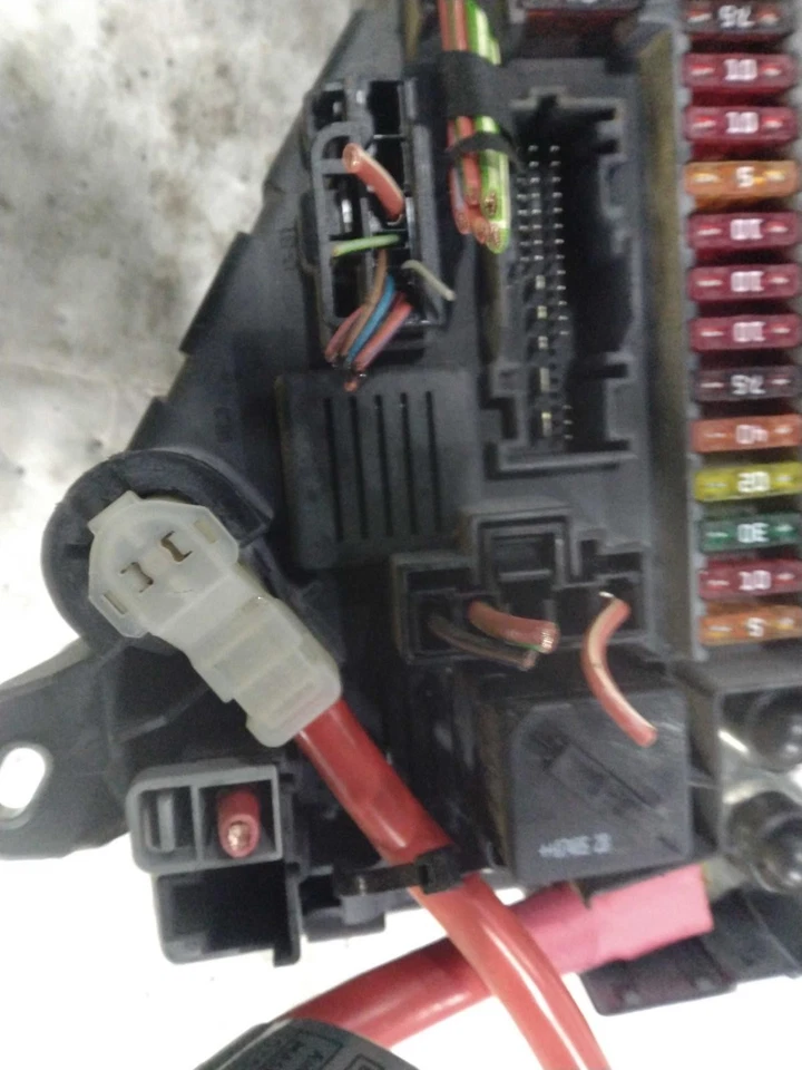 2008 BMW 528i Fuse Box OEM Blue 61146906618 101k Miles Warranty Included - Image 3 of 4