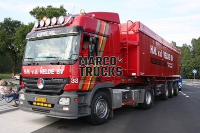 LKW Foto Mercedes-Benz Actros Kofferauflieger Niederlande rot H.H. v.d. V #k1jd