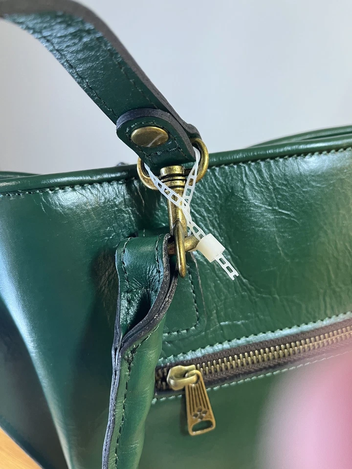 Patricia Nash Gorgeous Green Tooled Handbag New w Tags Comes w Strap - Image 4 of 4