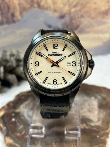 Vintage Men’s Timex Expedition Quartz Watch. Runs Great Keeps Time