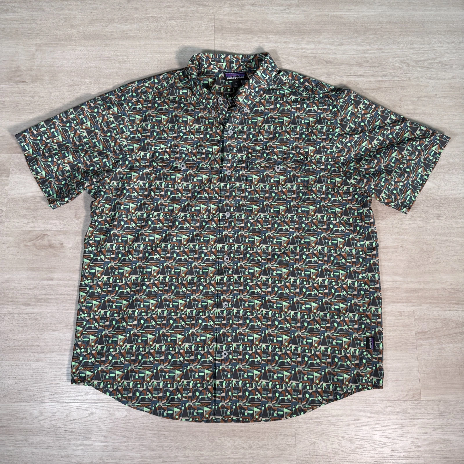 Patagonia Shirt Mens XL Button Up Self Guided Hike Hiking Fishing Performance