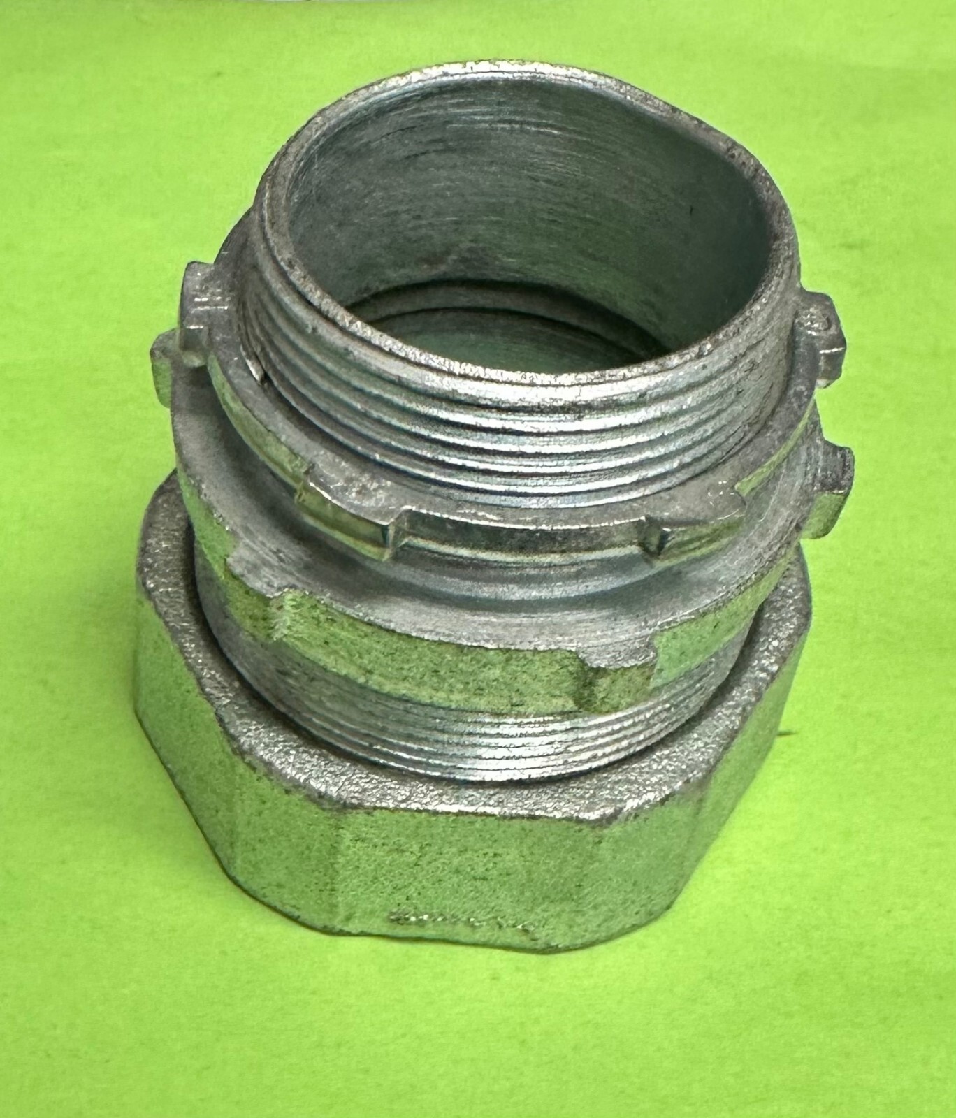 GOULD EFCOR 11/2" RIGID Conduit Threadless Compression Box Connector