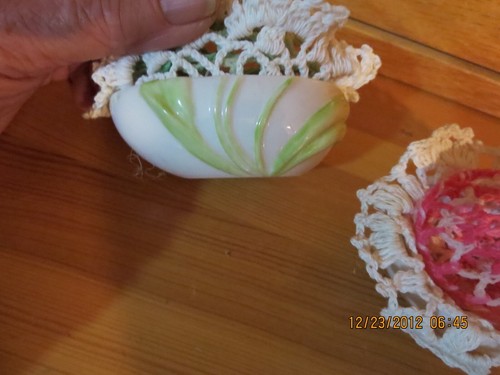 TWO VINTAGE HAND CROCHET EASTER EGGS IN HALF EGG WITH DOILY--#E2-12 - Picture 6 of 24