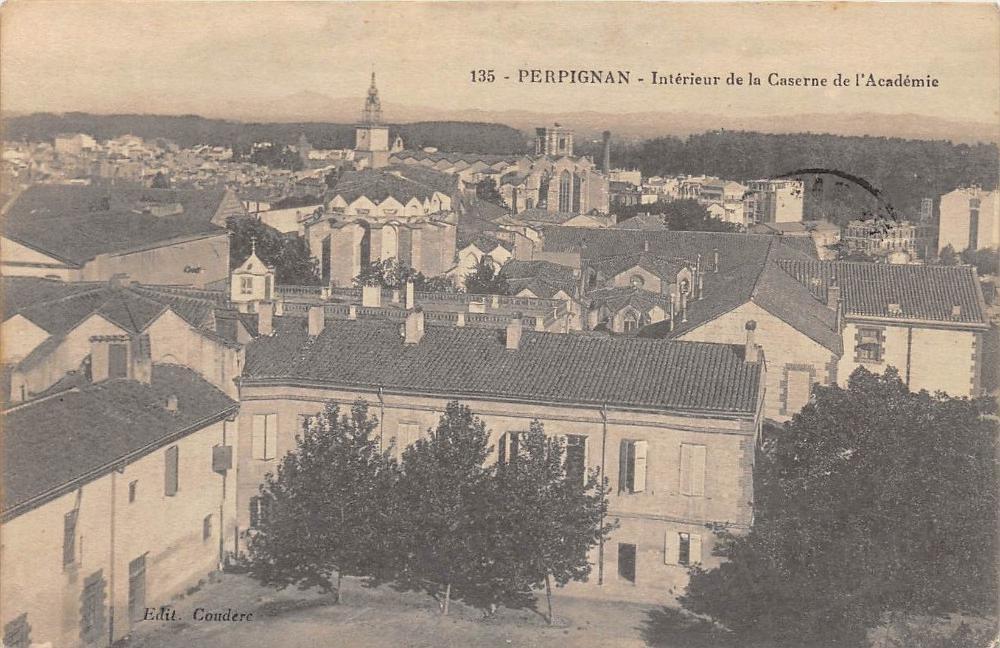 Carte Postale Ancienne CPA 66 Perpignan - Intérieur De La Caserne (Années 1900)