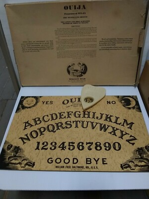 Vintage 1940's “OUIJA” Board “The Mystifying Oracle” William Fuld