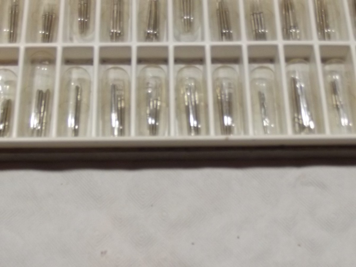Tige De Remontoir (winding Stem) Seiko 351761 - Pour Calibres 760, 850, 851, 860, 7622 (A,C,D) - NOS