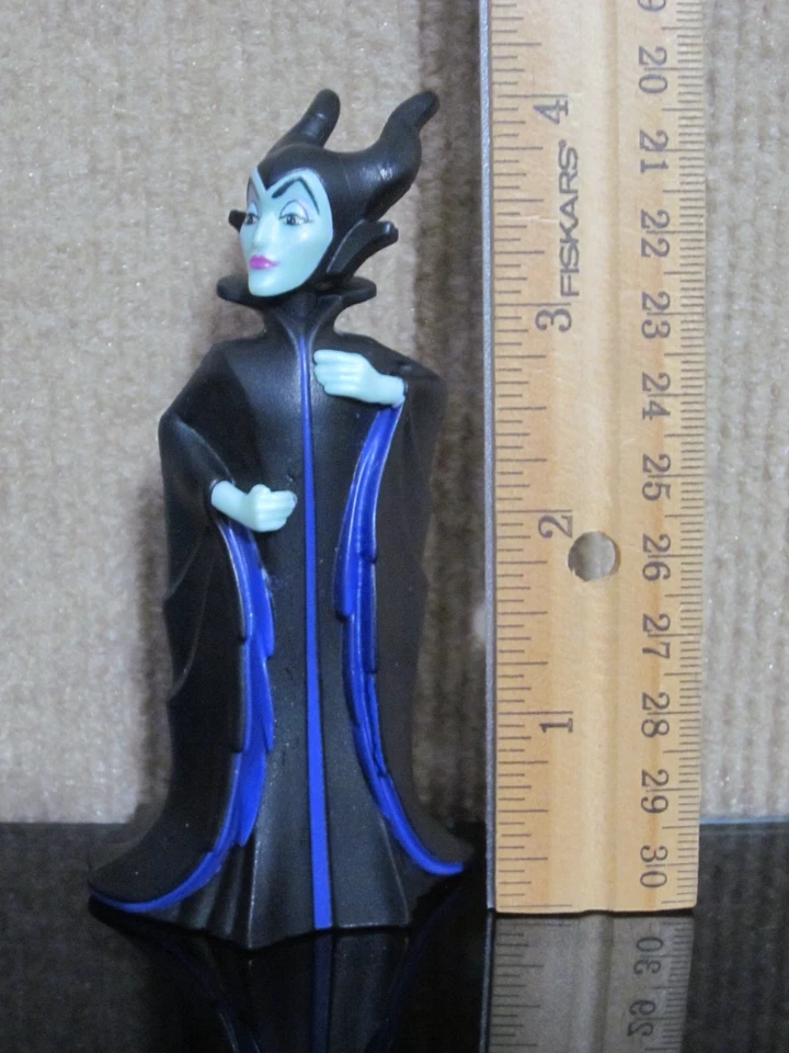 Figura de acción Mattel Bruja Maléfica Disney La Bella Durmiente 2023 Foto 3 de 4