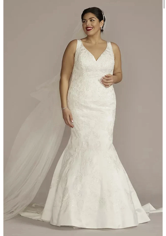 Vestido de Novia Sirena Oleg Cassini 18W - Nuevo, Nunca Usado, Tren Capilla Foto 2 de 3