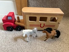 Melissa & Doug Wooden Horse Carrier Vehicle With 2 Flocked Horses Toy