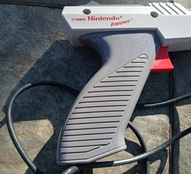 Original 1985 Nintendo NES Zapper Duck Hunt Gun Super Mario Bros Duck Hunt game