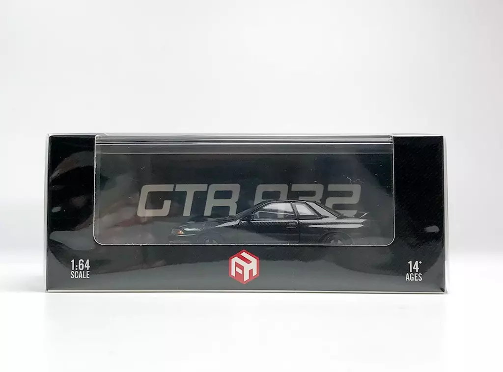 FH 1:64 Black Carbon Skyline GTR R32 Nismo S-Tune Model