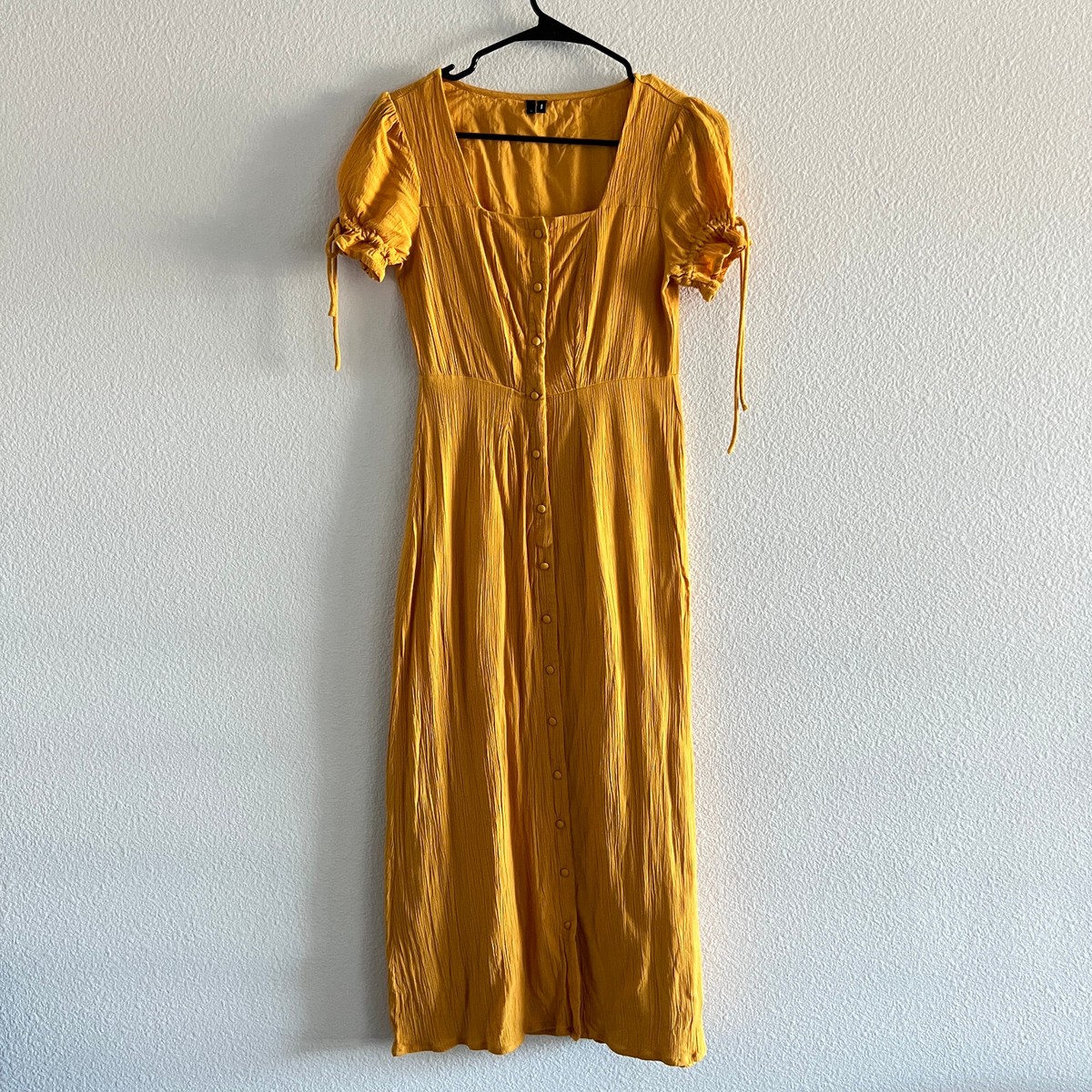 green emerald velvet dress Vero Moda Gold Printed Shift Dress | Brand New main image 1