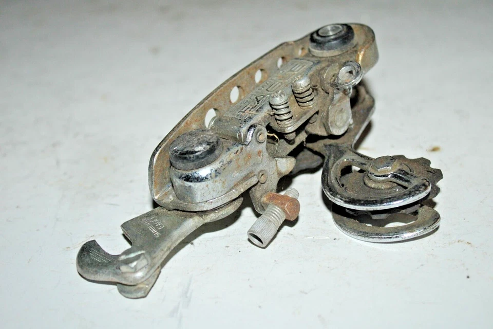Shimano Eagle Vintage Rear Derailleur Medium Reach Silver 5 SPD Road USA Shipper - Image 4 of 4