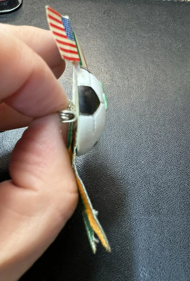1994 World Cup Pin Badge Ireland Eire USA Flags ‘94 Football Soccer Irish - Image 3 of 4