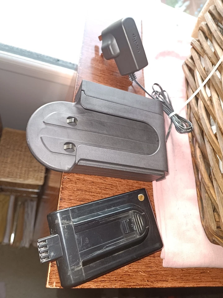 Dyson DC16 Base Station Grey with Power Adapter for Handheld Vacuum Cleaners - Image 2 of 4