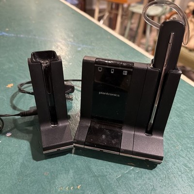 PLANTRONICS W02 6.0 WIRELESS HEADSET SYSTEM w/ multiple accessories see photo