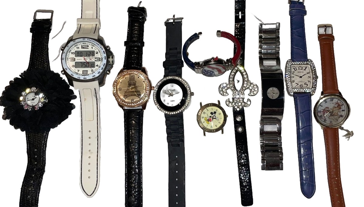 Montres publicitaires - LOT DE 10 MONTRES A QUARTZ.TRES BON ETAT