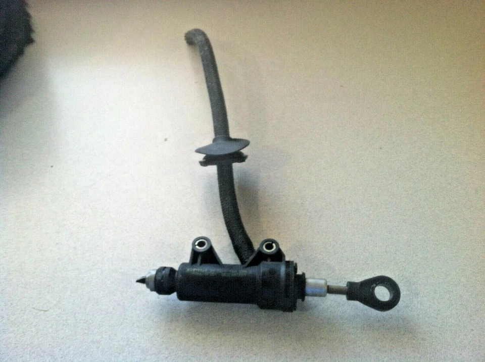 BMW 325xi 325i 330i 330Ci E46 2000-2006 ~ embrague de entrada de cilindro manual	 Foto 3 de 4