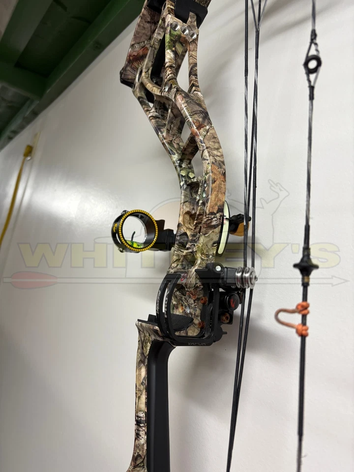 Used - Bowtech Realm SR6 - Right Hand - 60lbs - 26"-30" - Realtree - Image 3 of 4