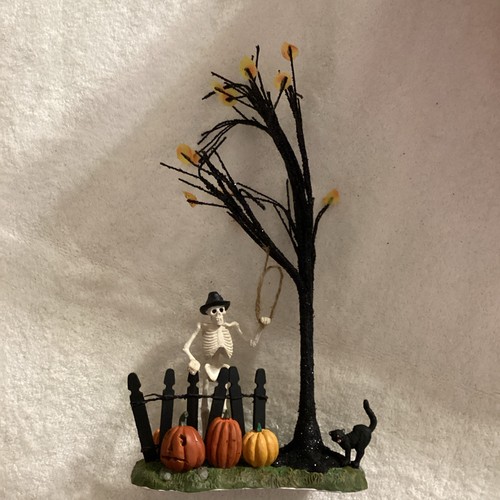 Dept 56 Halloween HANGING AROUND 53214 Snow Village Accessory RETIRED RARE - Bild 3 von 12