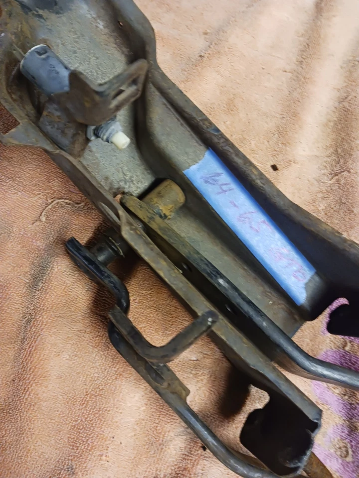 64 65 PONTIAC GTO LEMANS SS CHEVELLE TRANSMISIÓN MANUAL EMBRAGUE Y PEDAL DE FRENO MONTAJE Foto 3 de 4