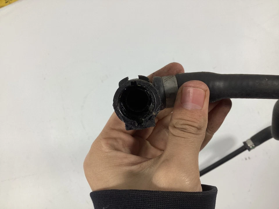 BMW 528i xDrive serie E60 2008-2010 manguera de radiador superior 7521775 OEM. Foto 4 de 4