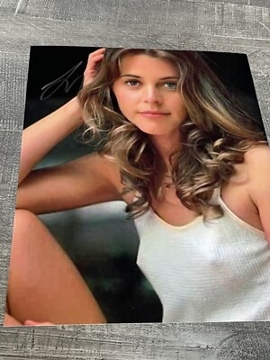 Hollywood Actress Lindsey Wagnor Signed 8x10 With Dual COAs