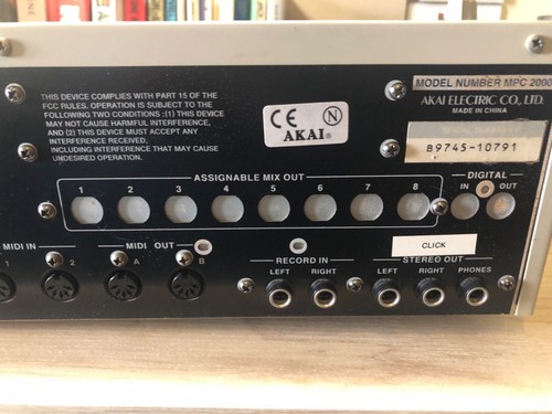 AKAI Pro MPC2000 Midi Music Production Center Classic Studio Gear - Bild 6 von 6