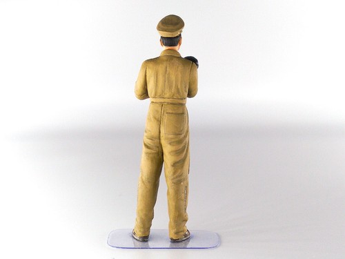 ICM 32110 Plastic model kit 1:32 Italian Pilots in Tropical Uniform (1939-1943) - Picture 19 of 20