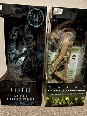 NECA Aliens 1986 1/4 Xenomorph Warrior Act. Figure & translucent prototype suit