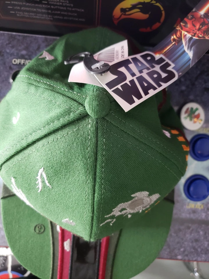 Nuevo con etiquetas Auténtico Coleccionable Star Wars Boba Fett Sombrero Ajustado Disney Cazarrecompensas  Foto 2 de 4