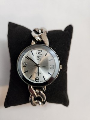 Ladies NY&C 13748 Quartz Watch . New Battery.  Heavy Band