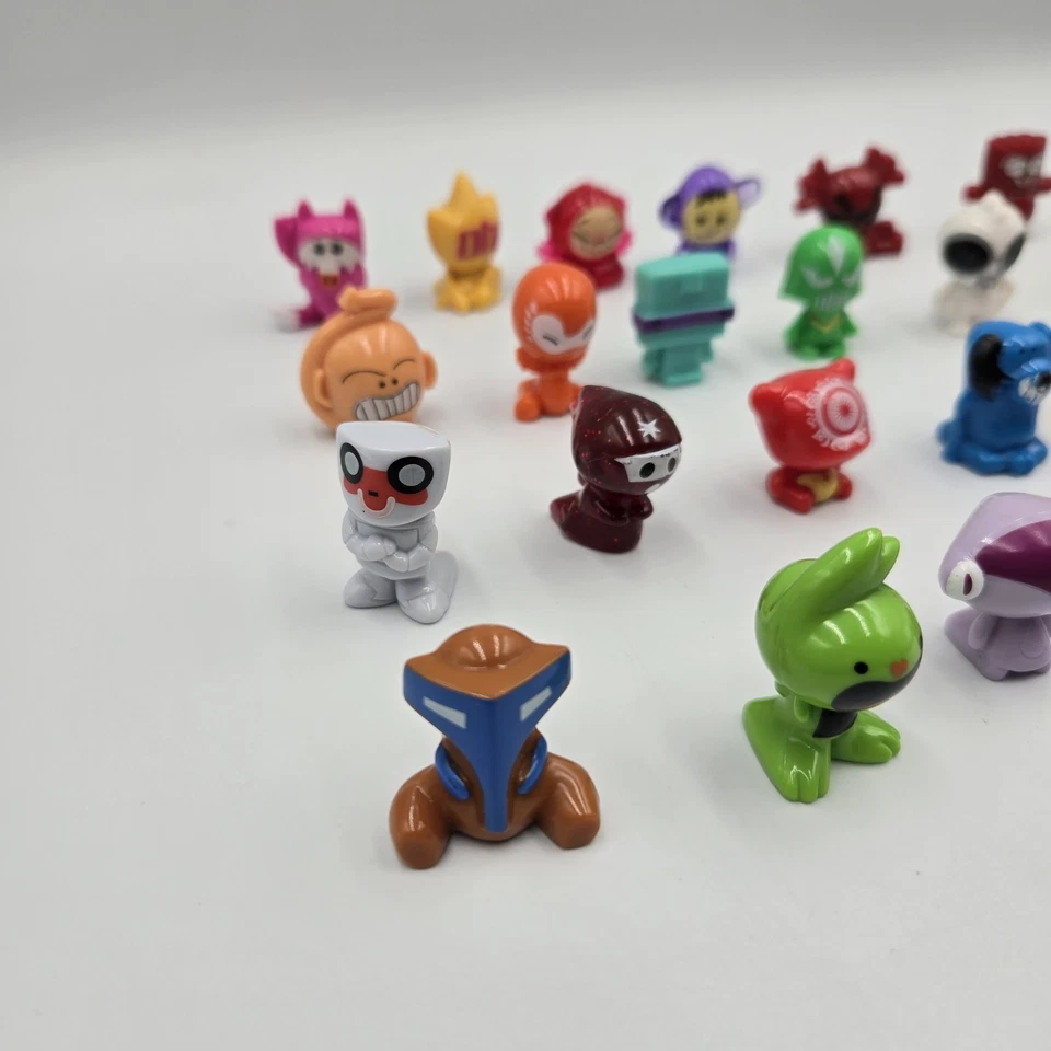 GoGo Crazy Bones Lote De 24 Figuras Numeradas Ver Fotos Lote Mixto ***LEER  Foto 2 de 4