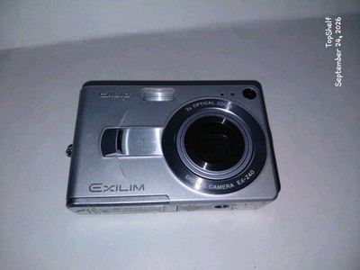 Casio Exilim EX-Z40 4.0MP Digital Camera Bundle (Silver) - Battery, Charger, SD