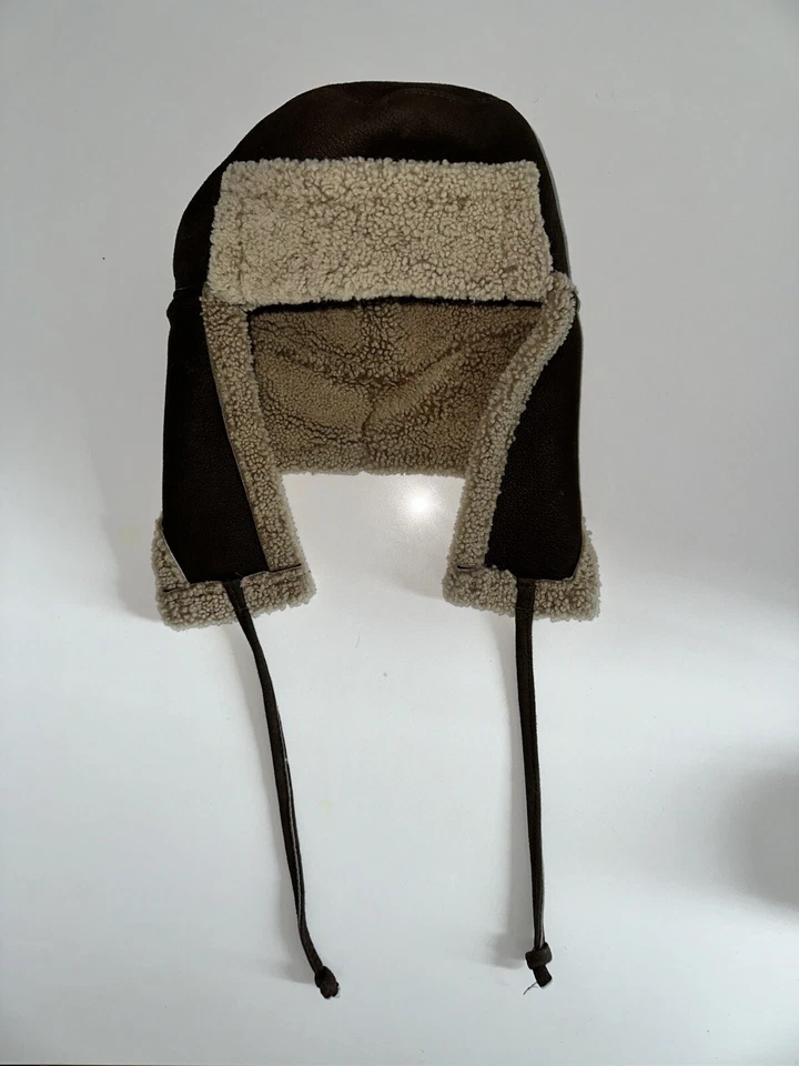 Sombrero de aviador vintage de piel de oveja Burberry Foto 2 de 4