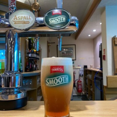 2 x Thwaites Smooth Pint Gläser 20oz Brandneu CE Gestempelt Original Offizieller Barren