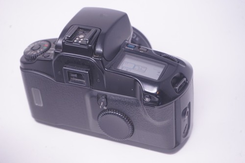 Canon EOS 100 and Sigma 24mm F/2.8 & 18-35mm Lenses SLR Film Camera - Picture 5 of 11