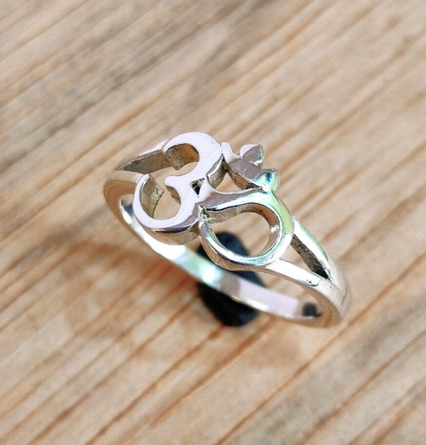 Orecchini A Perno Con Simbolo Aum Om In Argento Sterling 925 Per Donne - Regalo Spirituale Per Yoga, Confezione Regalo Inclusa