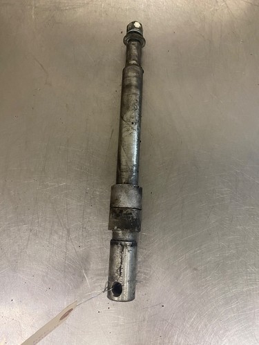 2005 Harley Davidson E/G U/C FLHTCUI Front Axle Assembly - Picture 2 of 7