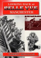 Looking Back At Belle Vue, Manchester | Robert Nicholls | Englisch | Taschenbuch