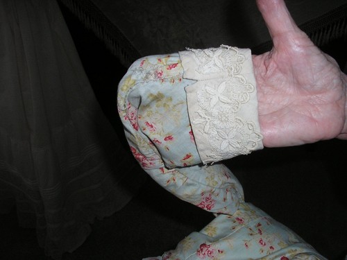Antique 1800's Pretty Floral Print Bodice Paired With A Lacy Petticoat Skirt XS - Picture 19 of 22