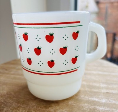 Vintage Termocrisa Milchglas Kaffeebecher Erdbeermuster