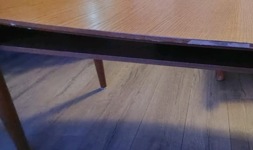 MCM Style-Mesa de centro em forma de prancha de surf com prateleira-Madeira falsa-Ótimo estado-  - Imagem 3 de 4