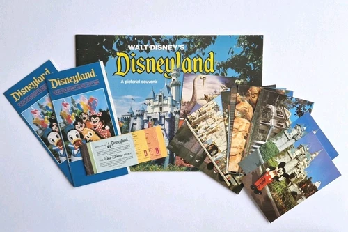 Ancien livre brochure souvenir Disneyland 1981 guide cartes postales carnet de billets