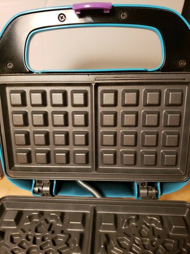 Disney Frozen Anna & Elsa 2-Slice Nonstick Waffle Maker Snowflakes - Picture 9 of 10