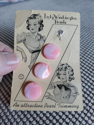 Vntg Sewing Buttons Graphic Card - Lady Washington Pearls Pink 1/2" Shank Lucite - Picture 2 of 7