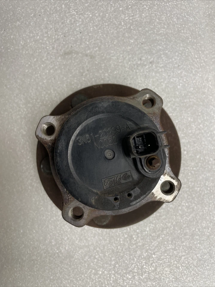 Conjunto de cojinete y buje trasero izquierdo del lado del conductor Mazda 3 2012 OEM Foto 3 de 4